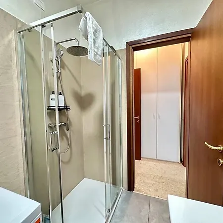 Low Cost Holiday An Business House And Free Park By Revenue House Como Exterior photo
