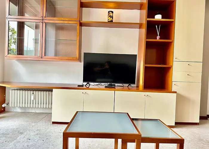 Low Cost Holiday An Business House And Free Park By Revenue House